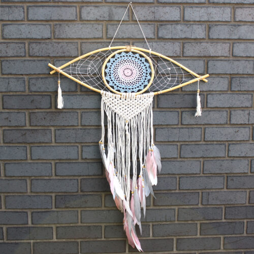 Filtro de sonhos de Bali com macramé - 70x23 cm - azul, branco e rosa