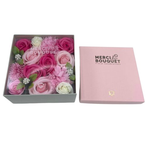 Caixa com flores quadrada - Bênção para Bebés - Rosa